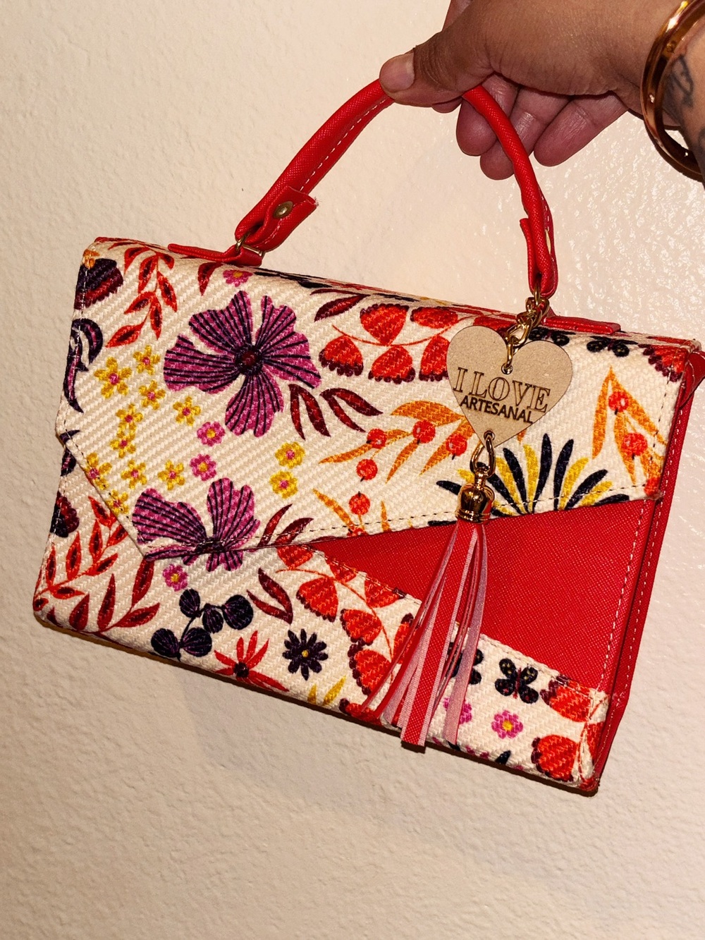 Floral Embroidered Red Top-Handle Clutch - I Love Artesanal